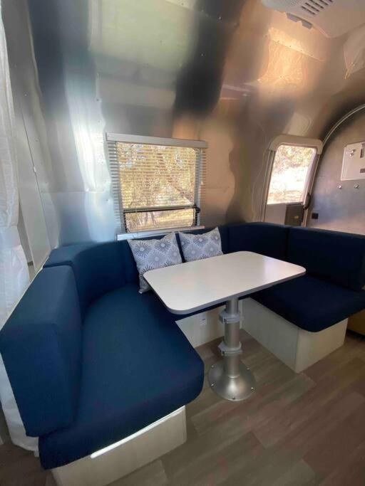 Campsite Modern Airstream With Amazing View - 10 To 15 Minutes From Kings Canyon National Park *