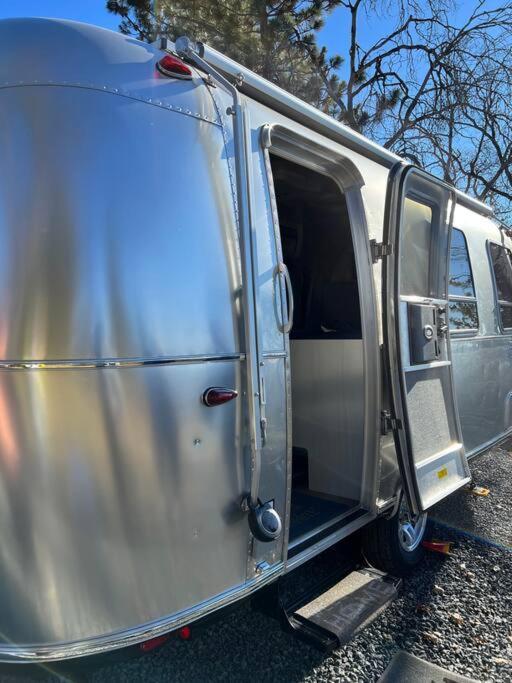 Modern Airstream With Amazing View - 10 To 15 Minutes From Kings Canyon National Park Campsite Dunlap