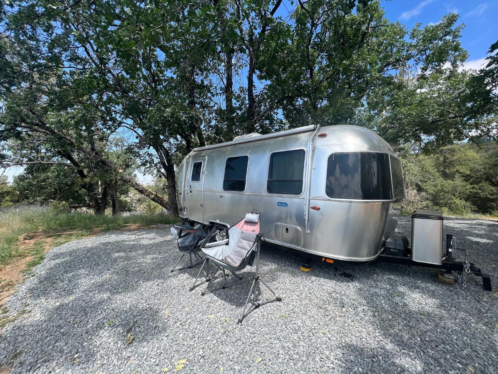 Modern Airstream With Amazing View - 10 To 15 Minutes From Kings Canyon National Park Campsite Dunlap