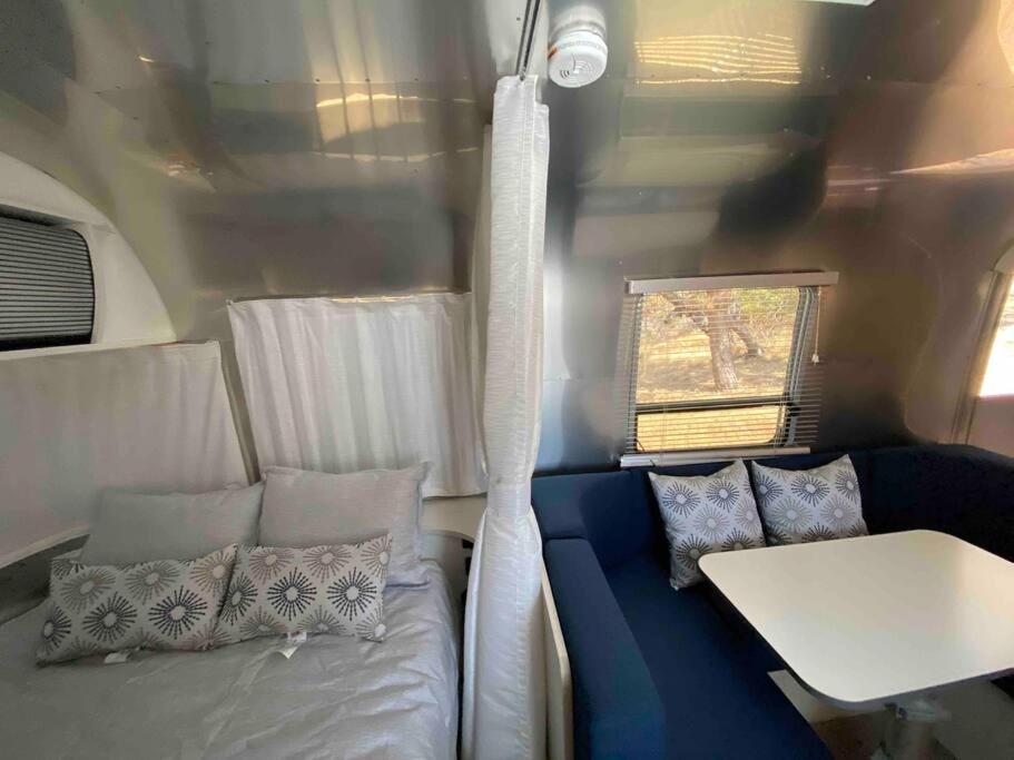 Modern Airstream With Amazing View - 10 To 15 Minutes From Kings Canyon National Park Campsite