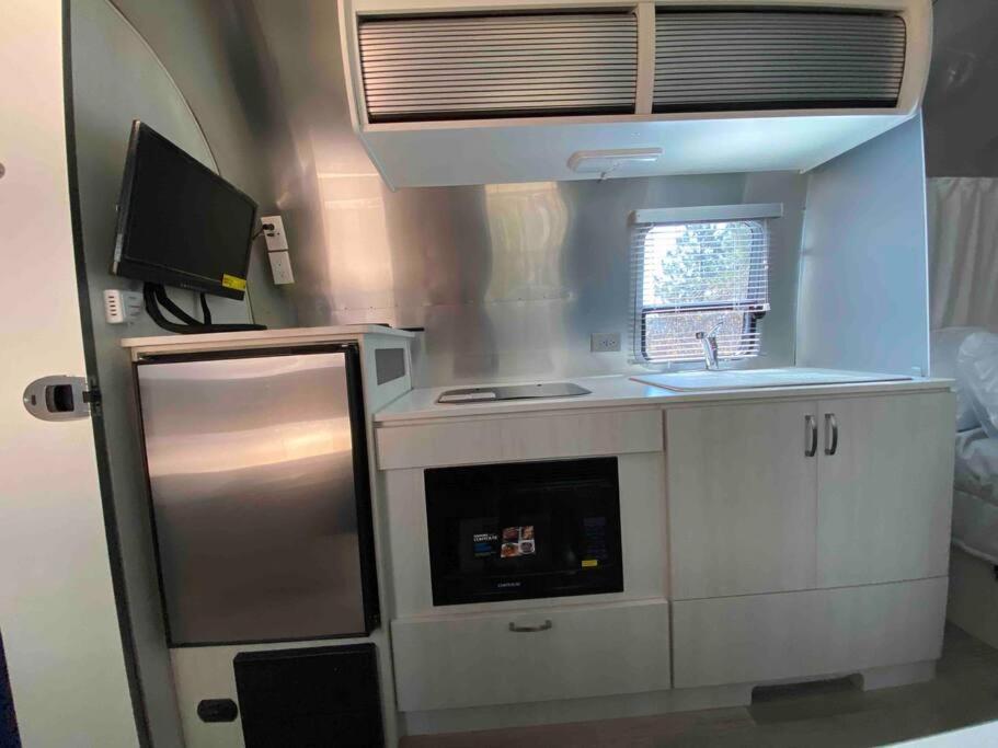 Modern Airstream With Amazing View - 10 To 15 Minutes From Kings Canyon National Park