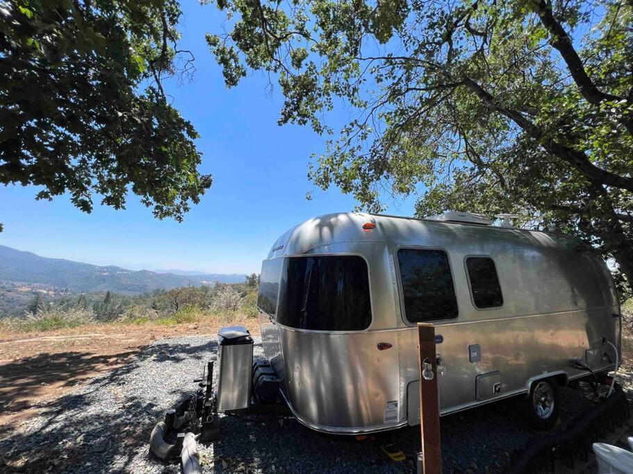 Modern Airstream With Amazing View - 10 To 15 Minutes From Kings Canyon National Park * Dunlap